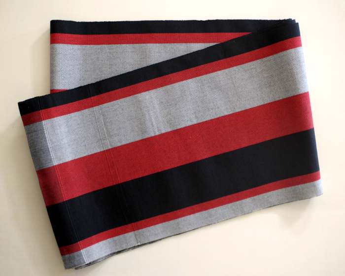 八寸袋名古屋帯のようで裏地がなく一枚生地でペランペランで、帯端が  