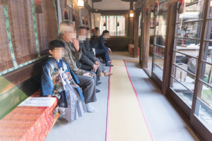 下賀茂神社の七五三の待合室